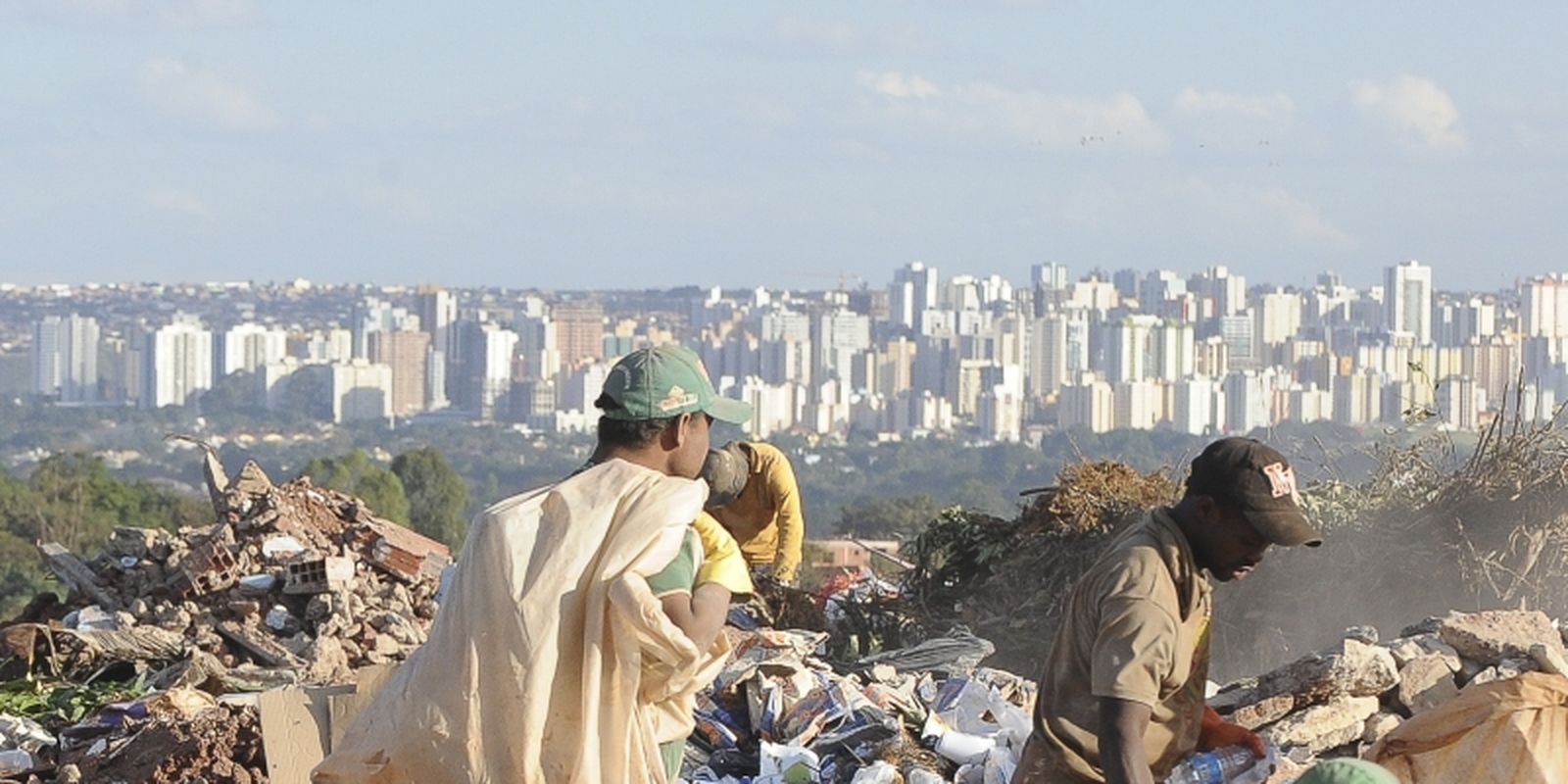 cada-brasileiro-descarta,-por-ano,-382-kg-de-lixo-no-meio-ambiente