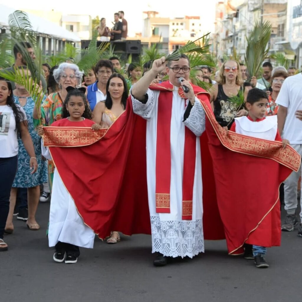 celebracao-do-domingo-de-ramos-na-paroquia-sagrado-coracao-de-jesus-em-cacule