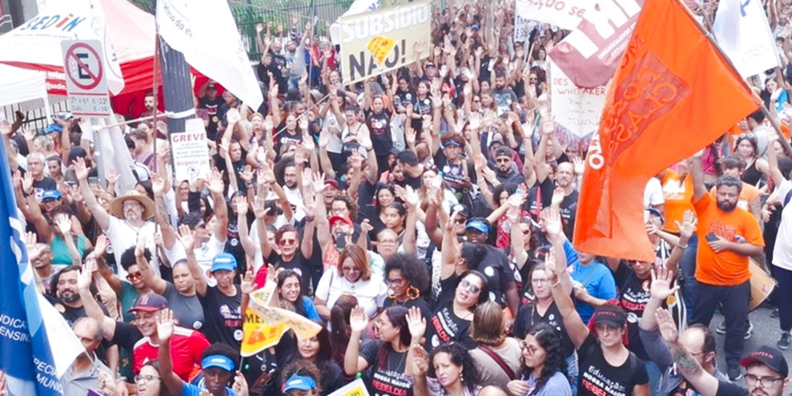 professores-municipais-de-sp-decidem-continuar-greve