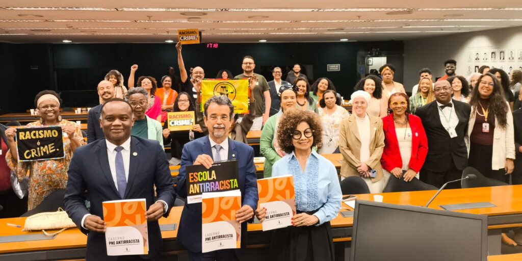 chega-ao-congresso-caderno-de-propostas-para-educacao-antirracista