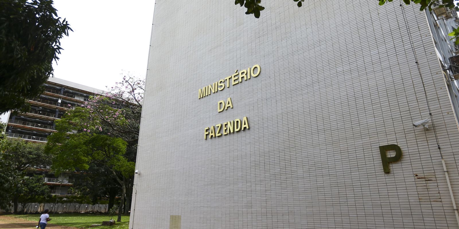 ministerio-da-fazenda-aumenta-para-2,5%-estimativa-do-pib-em-2025