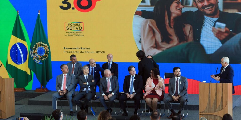 lula-assina-decreto-da-tv-3.0;-novo-sistema-deve-comecar-em-2026