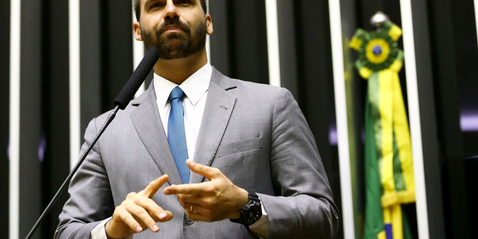moraes-envia-denuncia-contra-eduardo-bolsonaro-para-hugo-motta