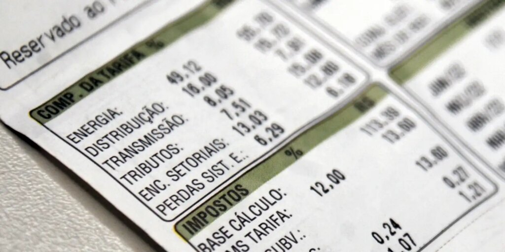 aneel-reduz-bandeira-para-vermelha-1-na-conta-de-luz-em-outubro