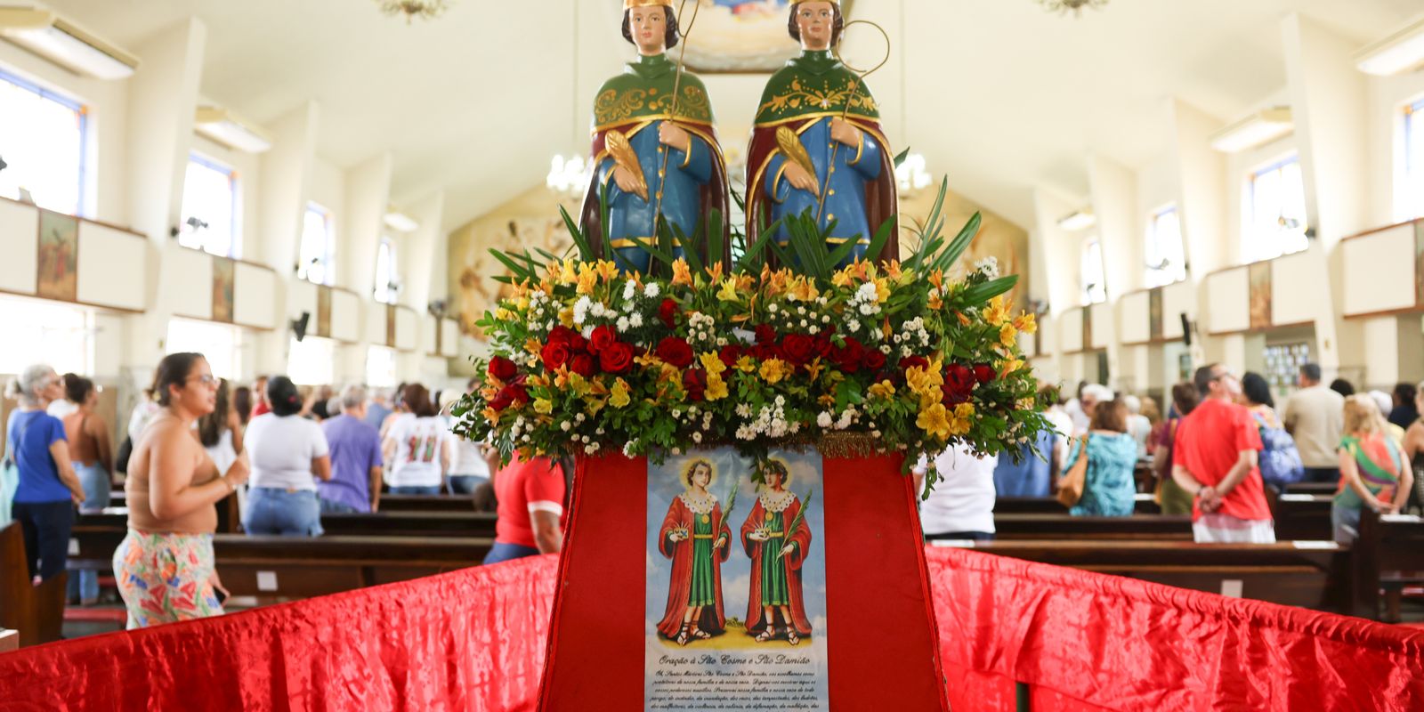 festa-de-cosme-e-damiao-e-celebrada-por-diferentes-religioes