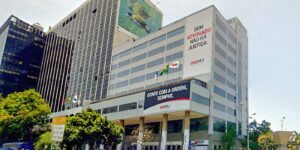 alerj-aprova-dispensa-de-terno-e-gravata-no-verao-em-audiencia-publica