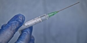 anvisa-alerta-para-riscos-de-uso-indevido-de-preenchedores-dermicos