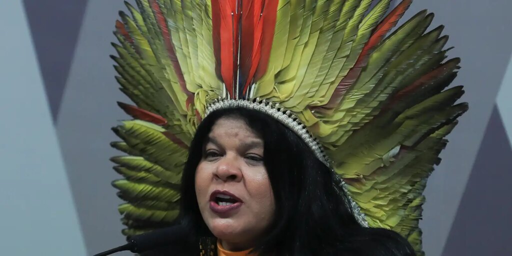 sonia-guajajara-apresenta-melhoras,-mas-continua-internada-em-sp