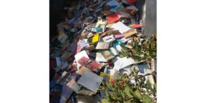 prefeitura-de-osasco-joga-no-lixo-livros-de-biblioteca-municipal