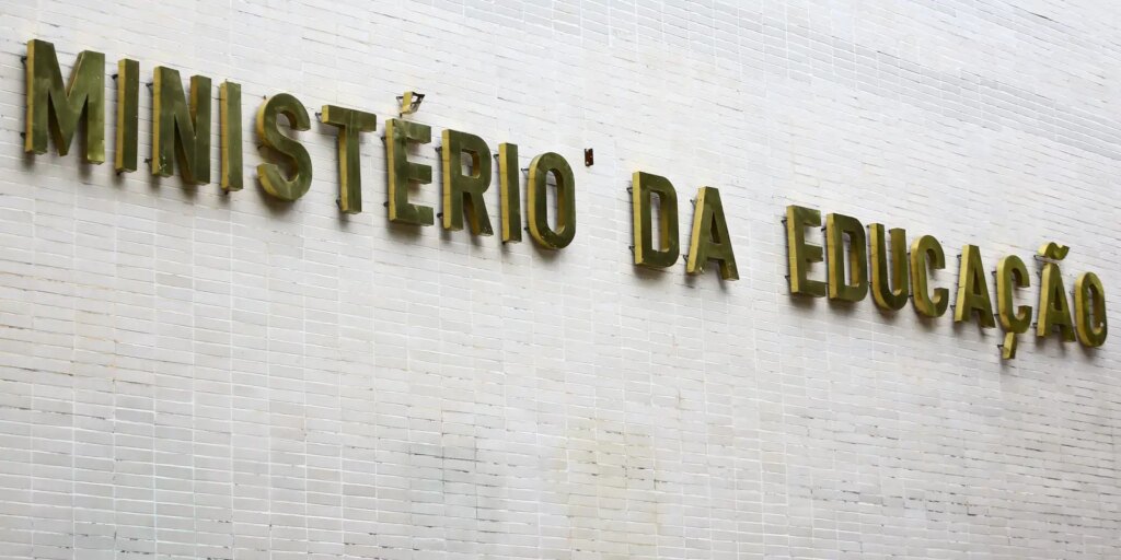 formacao-de-professores-a-distancia-mostra-desempenho-53,1%-inferior