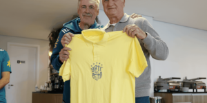 pentacampeao-com-a-selecao,-felipao-e-homenageado-na-granja-comary