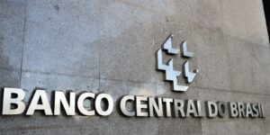 mercado-financeiro-eleva-previsao-da-selic-para-13,75%-ao-ano
