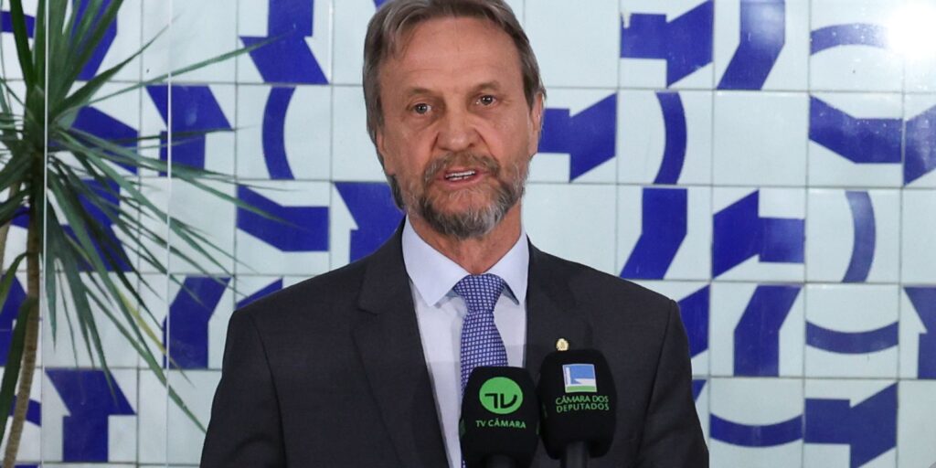 lider-do-pt-passa-mal-e-camara-suspende-votacoes