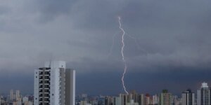 inmet-emite-alerta-laranja-com-perigo-de-chuvas-intensas-em-sp-e-pr