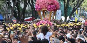 cirio-de-nazare:-milhares-de-devotos-visitam-imagem-de-nossa-senhora