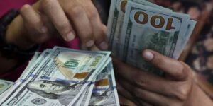 dolar-cai-quase-1%,-e-ibovespa-recua-apos-tombo-eleitoral
