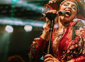 carnaval-de-olinda-tem-blocos-e-trocas-coloridas-pelo-centro-historico