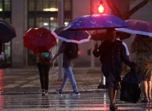 inmet-emite-alerta-laranja-para-chuvas-e-ventos-no-sudeste-e-no-parana