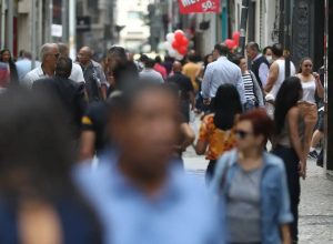 abono-salarial-comeca-a-ser-pago-para-nascidos-em-marco-e-abril