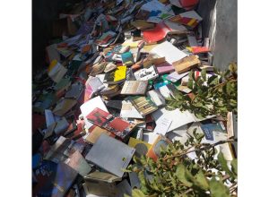 prefeitura-de-osasco-joga-no-lixo-livros-de-biblioteca-municipal