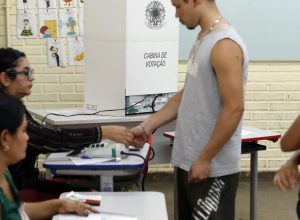 com-envelhecimento-da-populacao,-eleitorado-jovem-recua-22%-em-16-anos