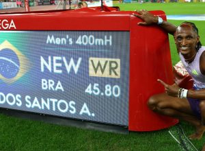 alison-dos-santos-quebra-recorde-mundial-dos-400m-com-barreiras