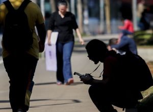 percentual-de-jovens-nem-nem-no-brasil-cai-para-22,4%,-mostra-estudo
