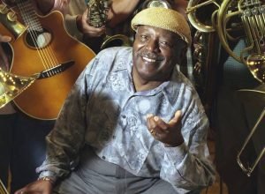 ouro-negro:-espetaculo-em-recife-celebra-os-100-anos-de-moacir-santos