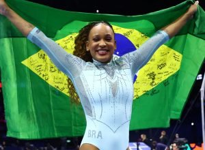 rebeca-andrade-conquista-o-tri-no-mundial-de-ginastica-na-holanda