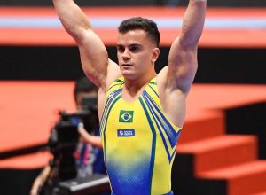 caio-souza-vai-a-final-das-barras-paralelas-em-etapa-da-copa-do-mundo