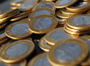 google-reexibe-conversor-de-real-para-outras-moedas-apos-quatro-meses