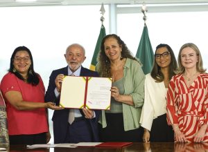 lula-sanciona-leis-para-protecao-de-direitos-das-mulheres