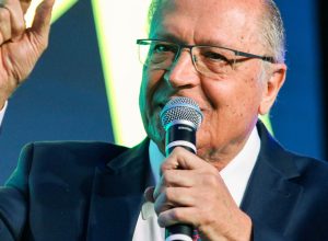 plano-de-contingencia-ao-tarifaco-deve-sair-ate-terca,-diz-alckmin