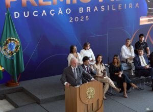 evasao-escolar-e-questao-de-estado,-diz-lula-na-entrega-do-premio-mec