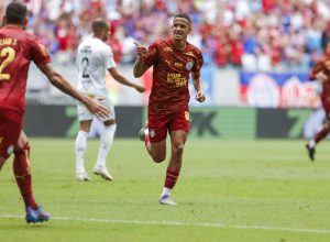 bahia-derrota-santos-e-ganha-forca-na-luta-por-vaga-na-libertadores