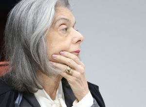 carmen-lucia-rebate-advogado-de-ramagem-e-defende-urnas-eletronicas