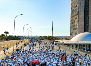 “brasil-sera-soberano-pela-educacao”,-diz-lula-na-corrida-mec-95-anos