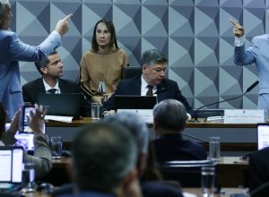 ex-presidente-do-inss-se-nega-a-responder-perguntas-de-relator-da-cpi 